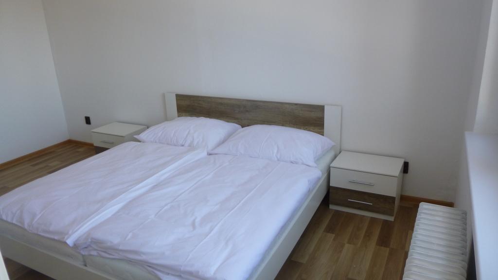 Apartmanovy Byt Pri Zubacke Strba Ruang foto
