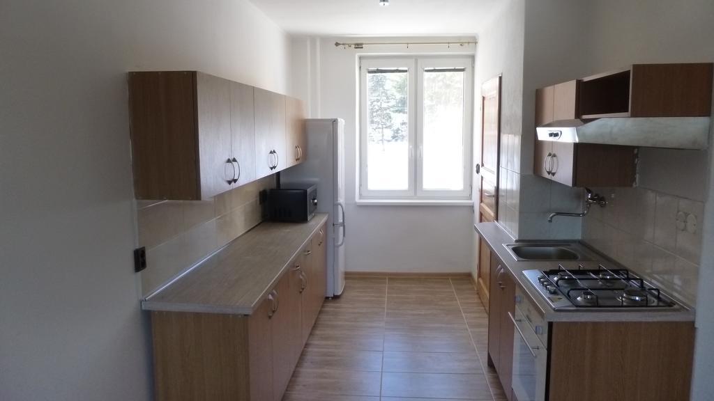 Apartmanovy Byt Pri Zubacke Strba Ruang foto